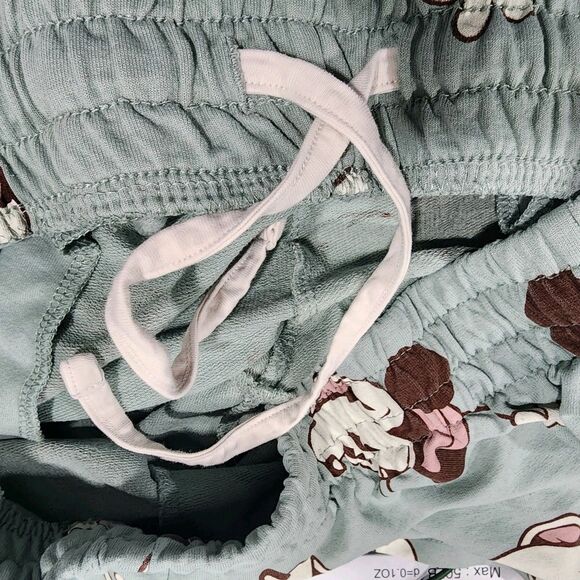 Disney Minnie Mouse  Minnie & Mickey Mouse Print Shorts Size Medium - Picture 9 of 9